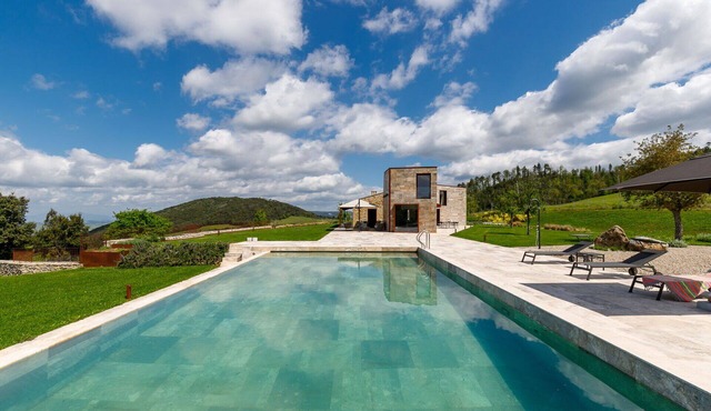 Private Villa with hot tub, private pool, WIFI, A/C, patio, pets allowed, close to San Gimignano