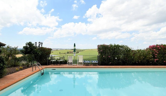 Private Villa with private pool, WIFI, hot tub, A/C, TV, terrace, pets allowed, panoramic view