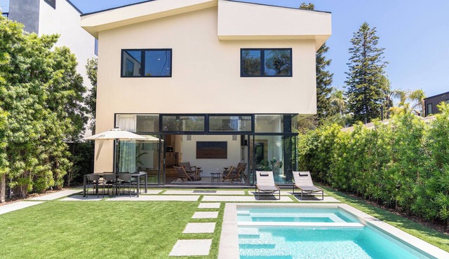 Private wellness home with pool, sauna, & cold plunge - in the center of Venice.