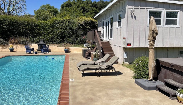 Quiet, Non smoking Studio unit with perks near the Rose Bowl, trails, and JPL.