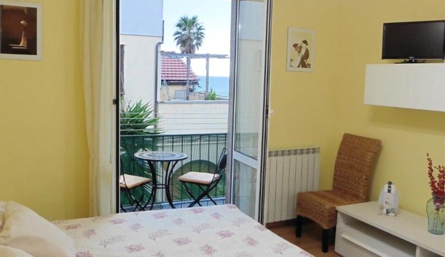 RAFFAELLO Beach Apartment - 50 m from the sea - WIFI