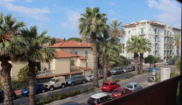 Relax 10 minutes' walk from the beach