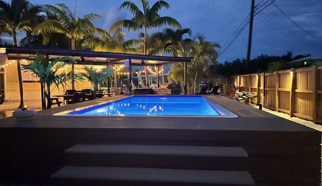 Relax In a Piece Of Paradise Waterfront with Private END Canal Pet Friendly!