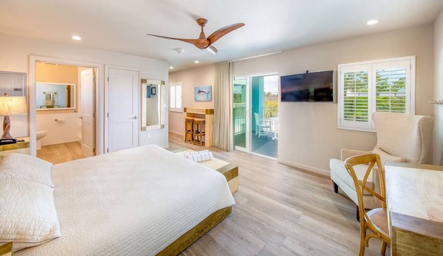 Relax & Rejuvenate - Perfect Island Retreat w/Kitchen, Outdoor Pool
