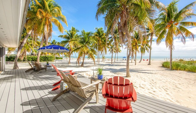 Relaxing waterfront retreat with boat dock & amazing ocean views