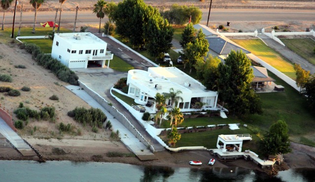 River Front guest house with Ramp, Beach, Volleyball, and Gazebo on the Water