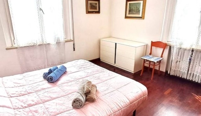 Romana Apartment - Spacious with Separate Entrance and Private Parking