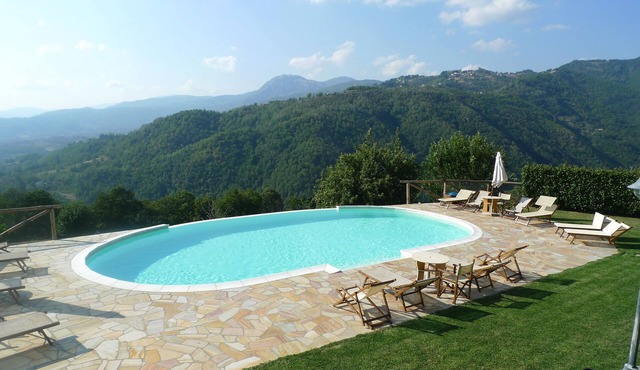 Romantic Farm Apartment with Infinity Pool & Mountain Views in Garfagnana