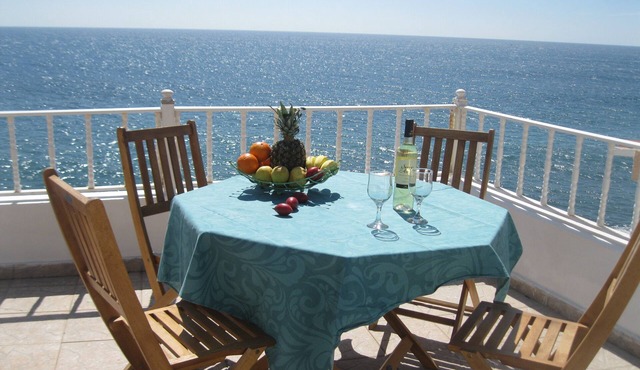 Romantic ocean front apartment in a charming fishermen village