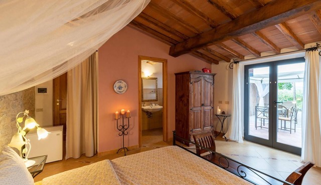 Room 'La Suite - Casale Rosmarino' with Private Garden, Wi-Fi and Air Conditioning
