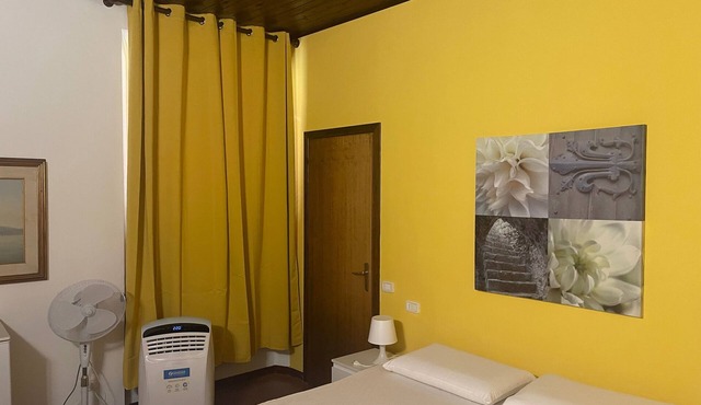 Room 'Santa Lorica - Camera 13' with Shared Pool, Wi-Fi and Air Conditioning