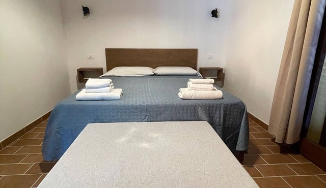 Room 'Santa Lorica - Camera 17' with Shared Pool, Wi-Fi and Air Conditioning