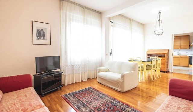 "Royale Melody elegant and spacious apartment located near downtown.