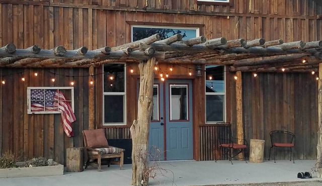 Rustic Studio on Working Cattle Ranch in Olathe!