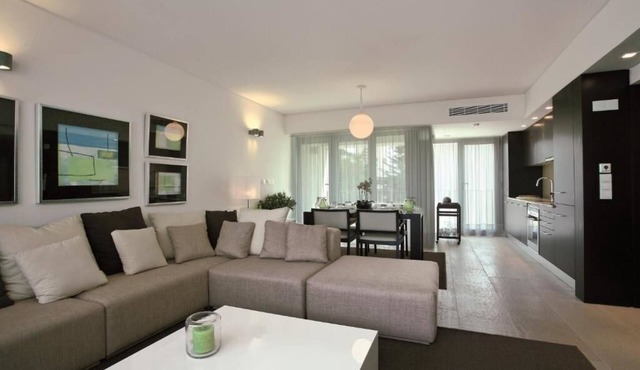 Sado River Charm: 2 Studio Apartments w/Kitchens, Kid Friendly & Free Parking!
