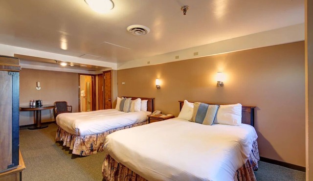Sail to Comfort! 4 Historic Units, Pets Allowed, Close to Battleship Iowa Museum