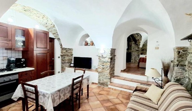 'SAPORE DI LIGURIA' in Borgo Antico vicino al mare