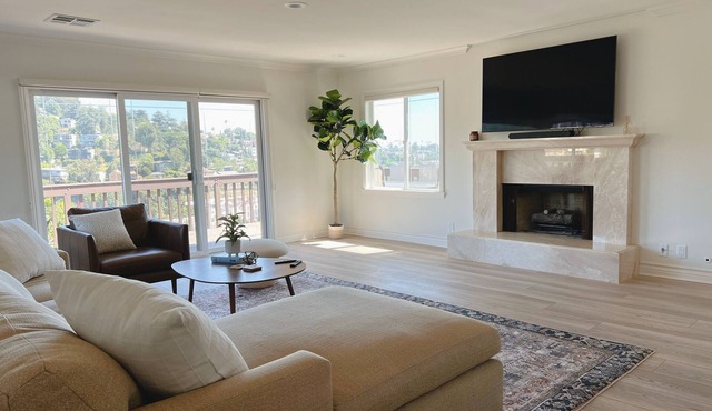 Scenic home with sweeping views! Walkable to Silver Lake; near Universal & more.