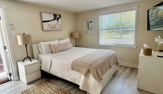 SEA SHELL COTTAGE, perfect for 2. Summer fun boating, fishing 🎣 and 🦞 Lobster