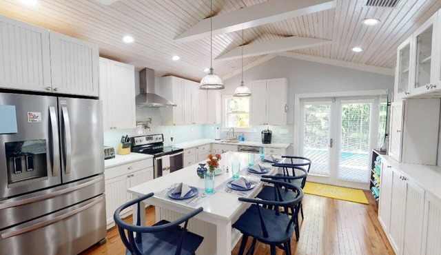 Shady Palms - Stay In Comfort- May - Aug 10% OFF - 2BD/2.5Bath - Private Pool