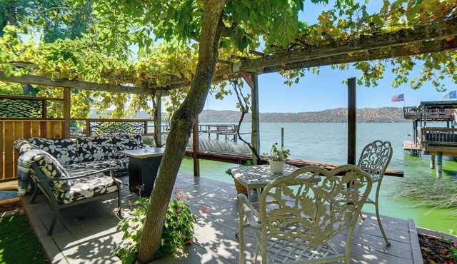 Shared Boat Dock at Clear Lake Couple’s Retreat in Clearlake Oaks