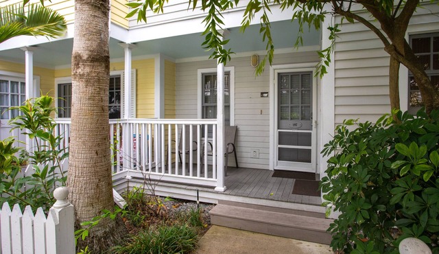 Shipyard 197-Condo in Truman Annex-2 bedroom 1 bath, close to Duval w/pool