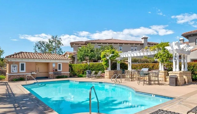 Signal Hill Luxury Home With Pool, Panoramic Views