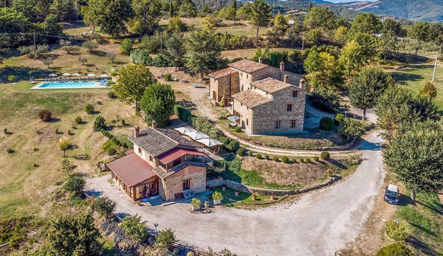 Situated on a panoramic hill, this inviting stone house welcomes you in Lugnano.