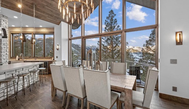 Skyes Peak - Luxury Mountain Retreat with Breathtaking Views