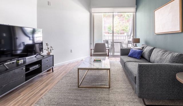 Sleek Westchester 1BR w/ Gym, Pool, nr. Venice Beach, by Blueground