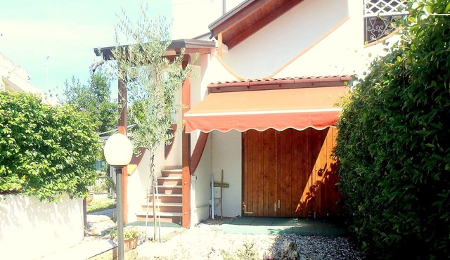 Small chalet with air conditioning and comfortable VA garden
