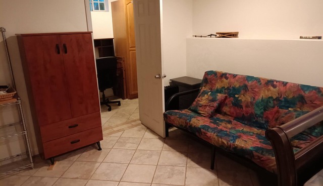 Small detached studio. Quiet. Private parking. nVisitors wanting to explore SD.