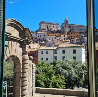 Soggiornare accanto a palazzo Chigi Albani