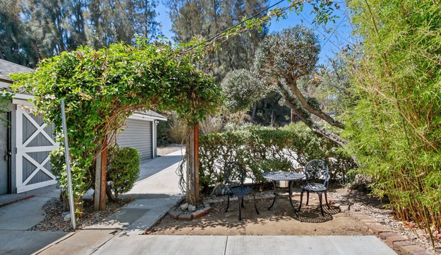 Spacious 2-Bedroom Avocado Home!