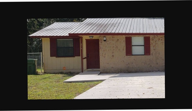 Spacious 2BR in Duplex - left