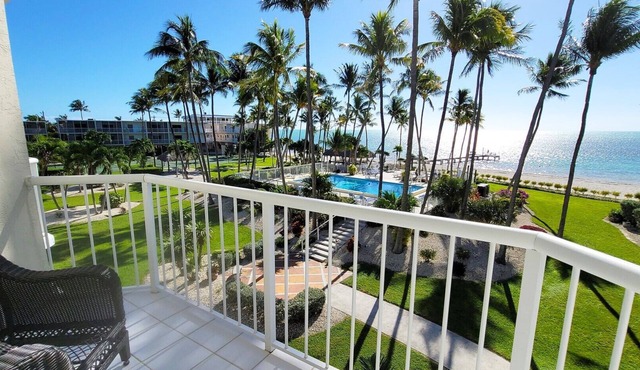 Spacious 3BR Long Key Condo E8 with heated pool and stunning views!