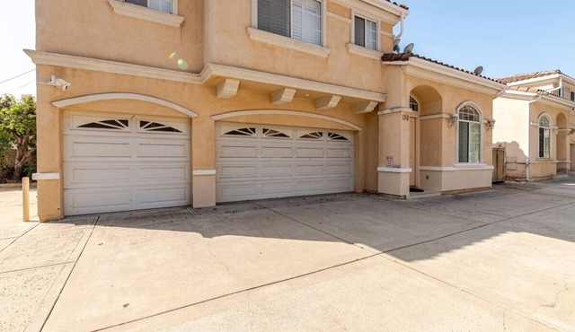 Spacious 4-bedroom 4-bathroom house with parking & AC in fabulous Monterey Park