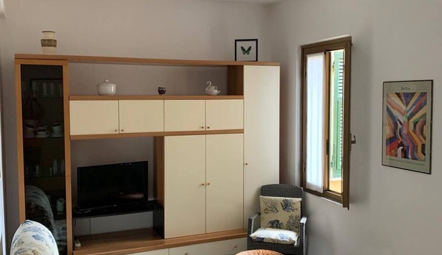 Spacious and quiet three-room apartment, 6 minutes from the beach.