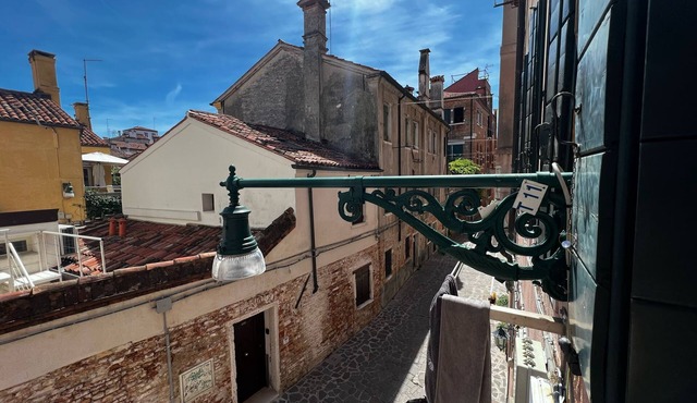 Spacious apartment near the Gallerie dell'Accademia in the heart of Venice