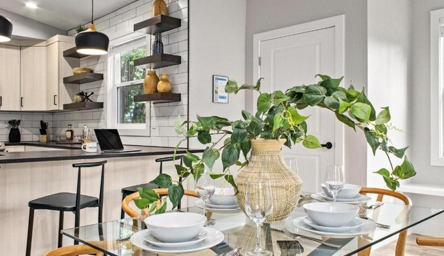Spacious Downtown Apartment - Walk to Old Town FC!