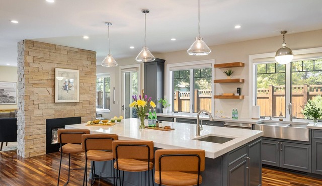 Spacious Downtown Gem, Steps to Pearl St Mall & CU