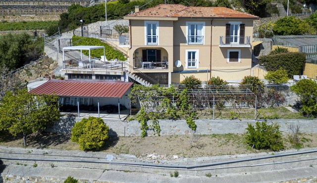 Spacious flat with sea views