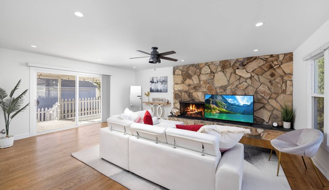 Spacious Modern Home Minutes to Disneyland