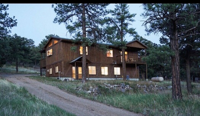 Spacious Mountain Getaway with Stunning Views of Sangre De Cristo Mountains