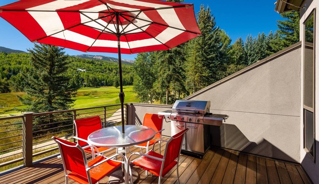 Spacious Multi-Level Townhome W/Deck, Views! Grill, Garage, Large Balcony! On Free Shuttle Route