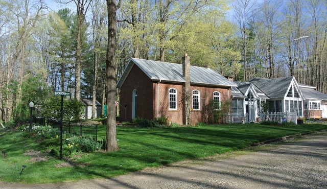 Spacious Studio Apartment Only Minutes Away from Mid-Ohio Sports Car Course! in Mansfield