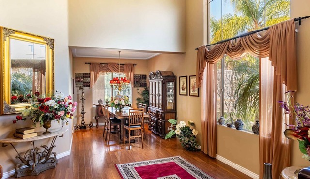 Spacious 3BR Retreat with Loft & Mountain Views