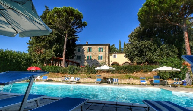 Splendid Farmhouse in Gualdo Cattaneo with Hot Tub