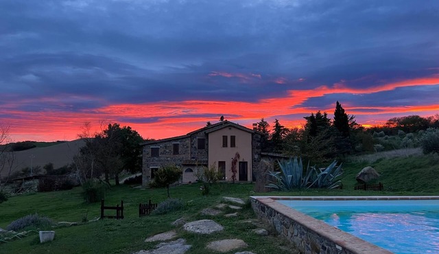 Splendid farmhouse in Val d'Orcia with private swimming pool and sauna