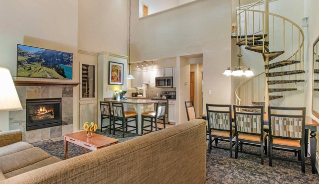 Spring break isn't over! Come Sun-Wed, get 10% off. Must stay 3+ nights, valid March & April!